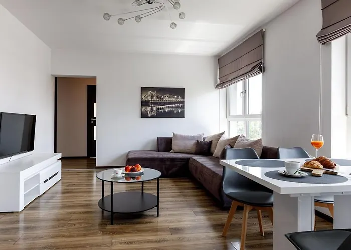Urban Chic - Great Location - 2 Bedrooms& Legnicka
