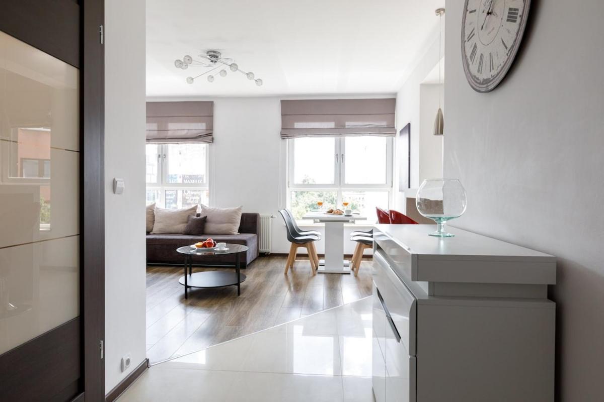 Urban Chic - Great Location - 2 Bedrooms& Legnicka Apartament *