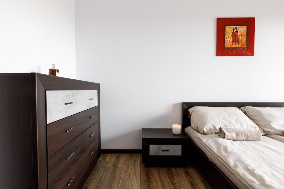 Urban Chic - Great Location - 2 Bedrooms& Legnicka *