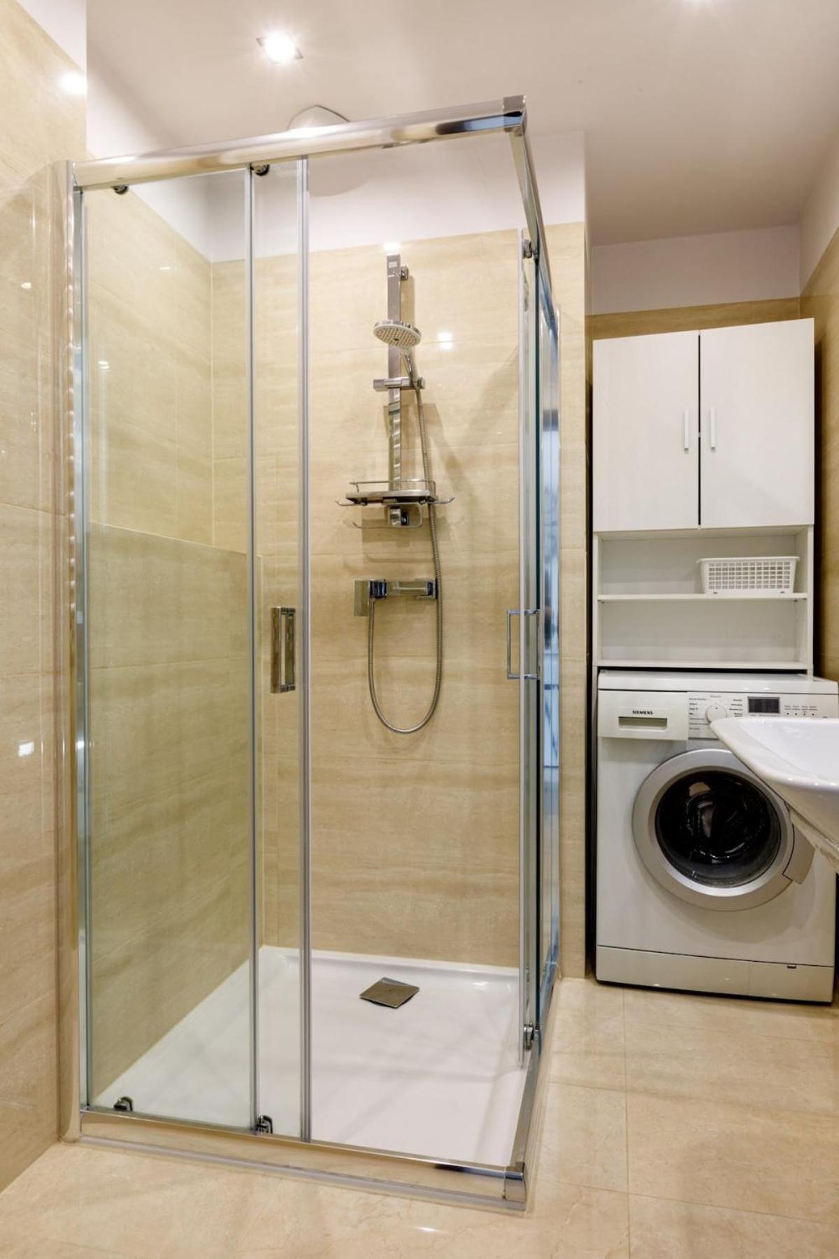 Urban Chic - Great Location - 2 Bedrooms& Legnicka *